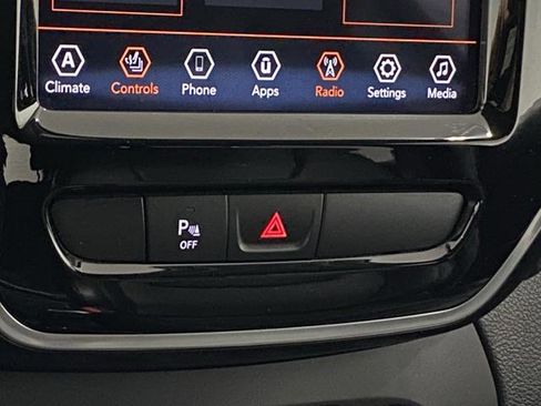 Used 2020 Jeep Cherokee Limited image 25