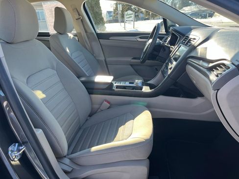 Used 2020 Ford Fusion SE image 18