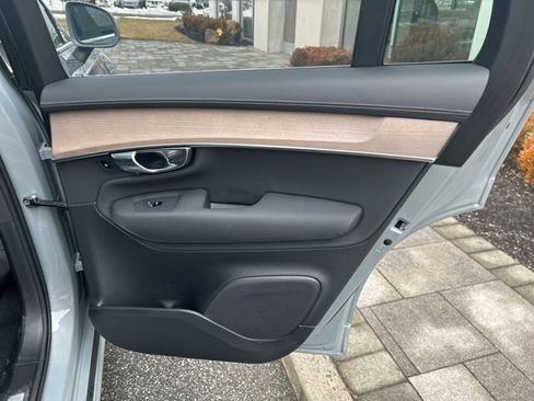 Used 2025 Volvo XC90 B6 Plus image 13