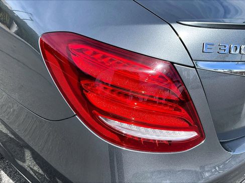 Used 2019 Mercedes-Benz E 300 E 300 image 27