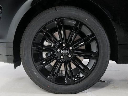 New 2025 Land Rover Range Rover Evoque Dynamic SE image 9