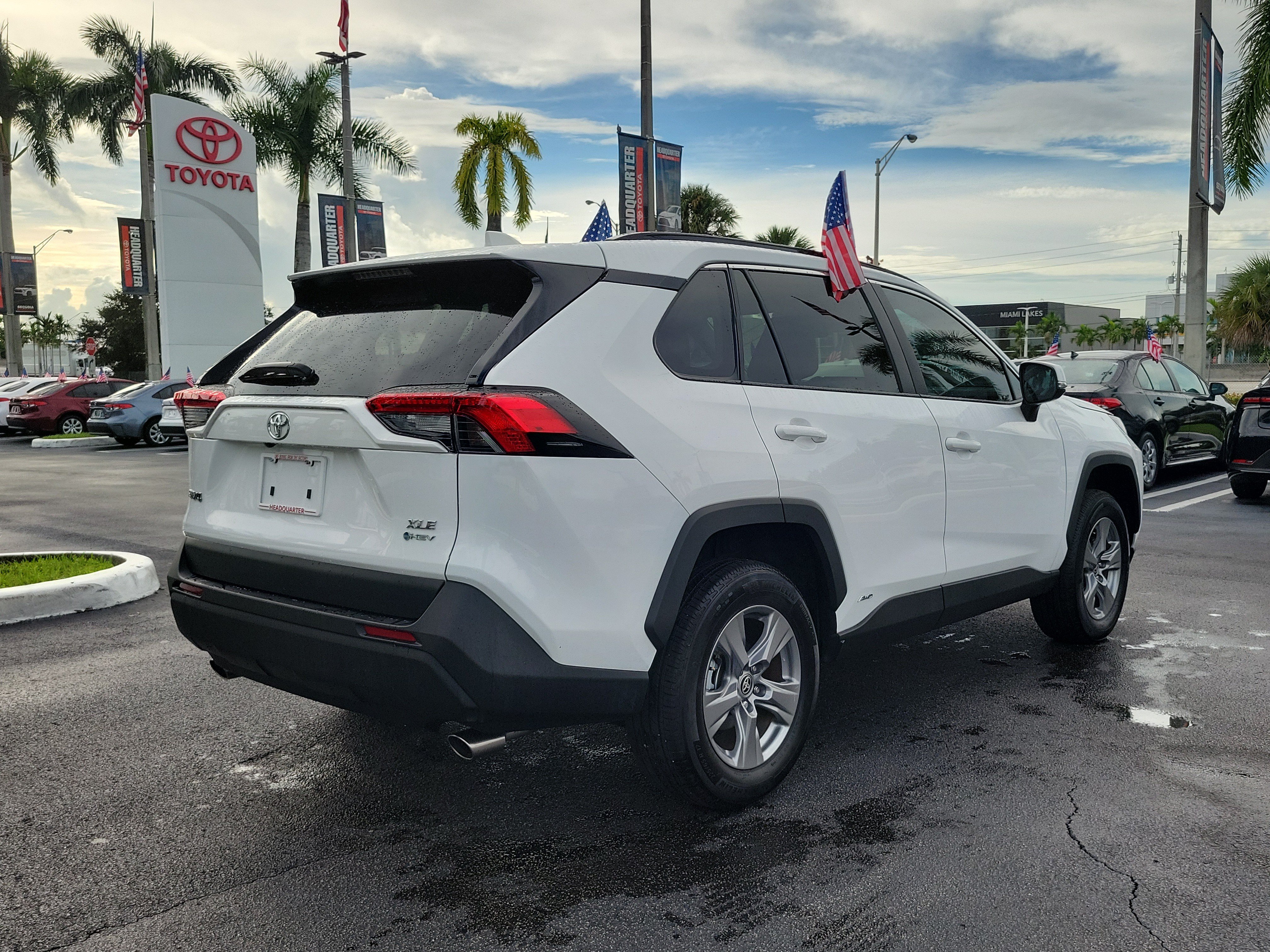 Used 2025 Toyota RAV4 XLE AWD/4WD image 12