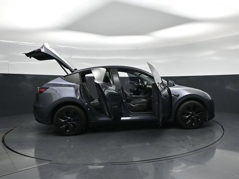 Used 2023 Tesla Model Y Long Range AWD/4WD image 3