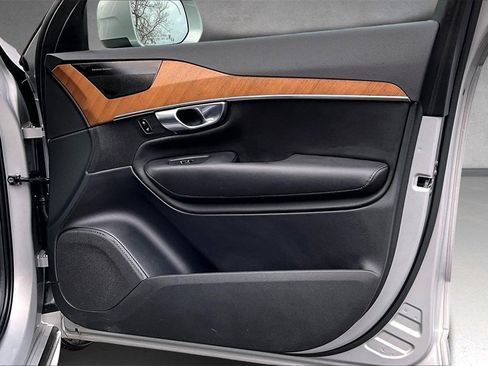 Certified 2023 Volvo XC90 B6 Plus image 29