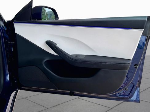 Used 2025 Tesla Model 3 Long Range RWD image 19