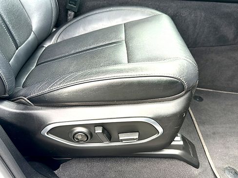 Used 2024 Jeep Wagoneer L Series II image 26