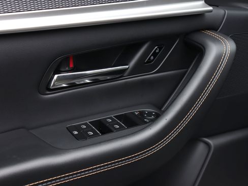 Certified 2025 MAZDA CX-70 3.3 Turbo w/ Preferred Package image 19