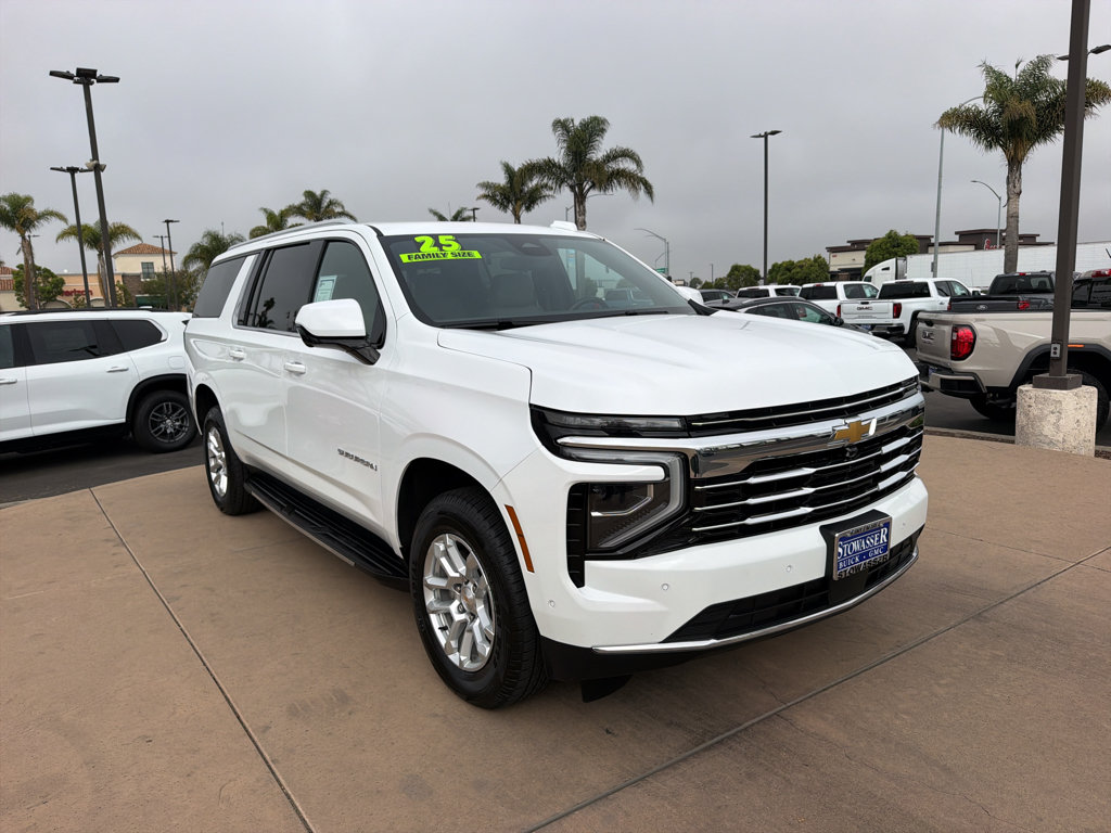 Used 2025 Chevrolet Suburban LT AWD/4WD image 3