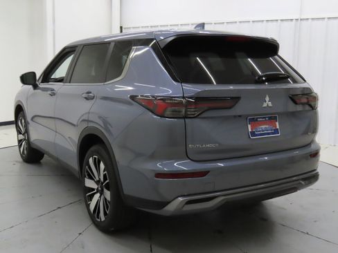New 2025 Mitsubishi Outlander SE image 5
