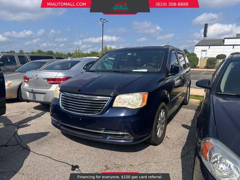 Used 2013 Chrysler Town & Country Touring FWD image 1
