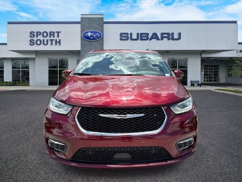 Used 2022 Chrysler Pacifica Touring-L w/ Uconnect Theater Family Group AWD/4WD image 8