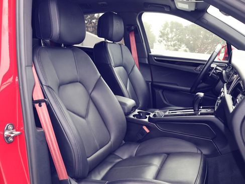 Certified 2025 Porsche Macan image 25