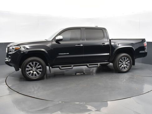 Used 2020 Toyota Tacoma Limited image 39