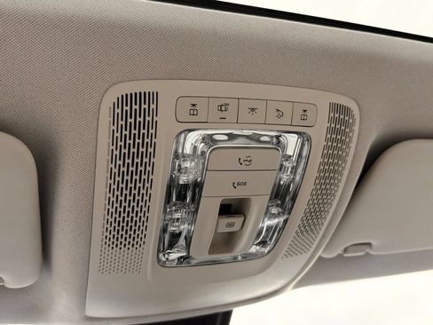 Used 2023 Mercedes-Benz GLB 250 w/ Premium Package image 50