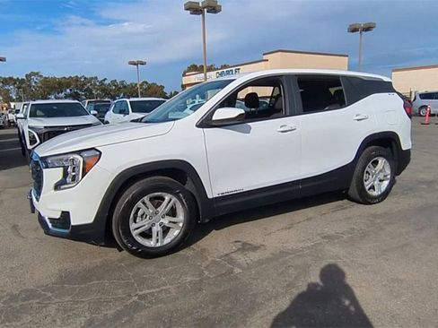 Used 2024 GMC Terrain SLE image 4