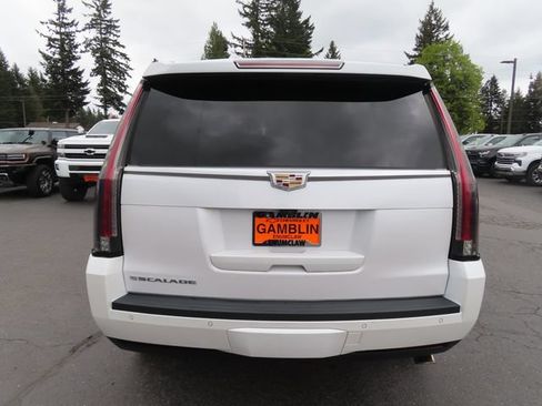 Used 2017 Cadillac Escalade Premium Luxury AWD/4WD image 7