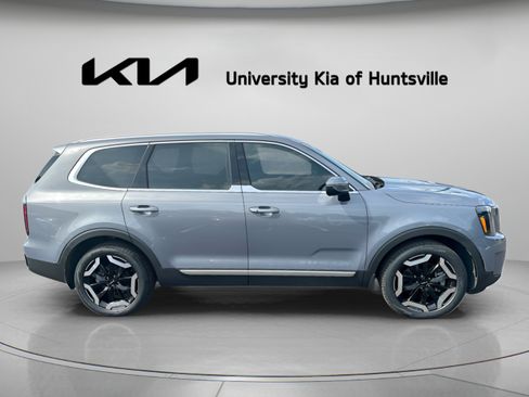 Used 2023 Kia Telluride EX w/ EX Captain's Chair Package FWD image 9