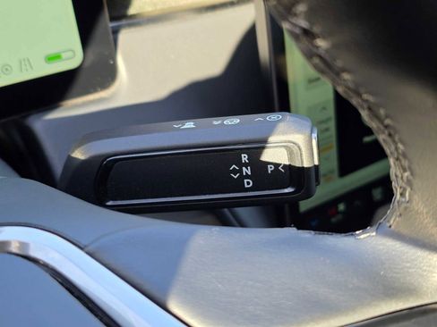 Used 2025 Rivian R1S Adventure image 29