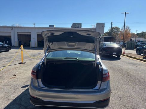 Used 2025 Volkswagen Jetta SE image 31