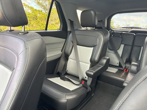 Used 2022 Ford Explorer XLT w/ Equipment Group 202A image 29