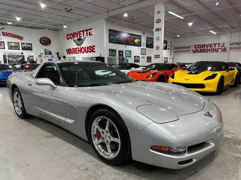 Used 2004 Chevrolet Corvette Coupe w/ Preferred Equipment Group RWD image 28