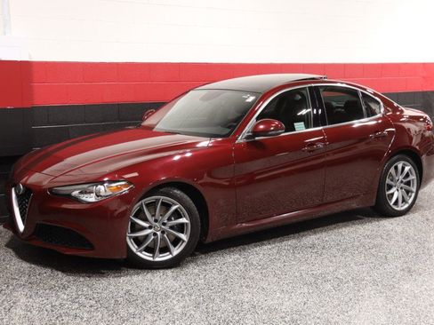 Used 2017 Alfa Romeo Giulia w/ Cold Weather Package RWD image 18