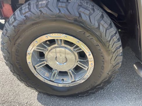 Used 2004 HUMMER H2 w/ Preferred Equipment Group image 39