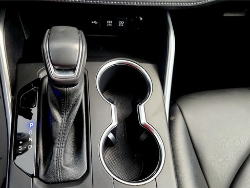 Certified 2021 Toyota Highlander XLE image 34