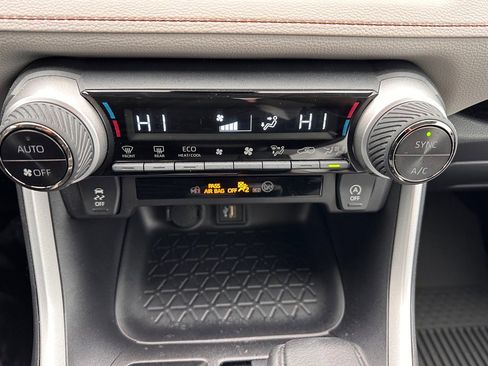 Used 2025 Toyota RAV4 XLE image 22