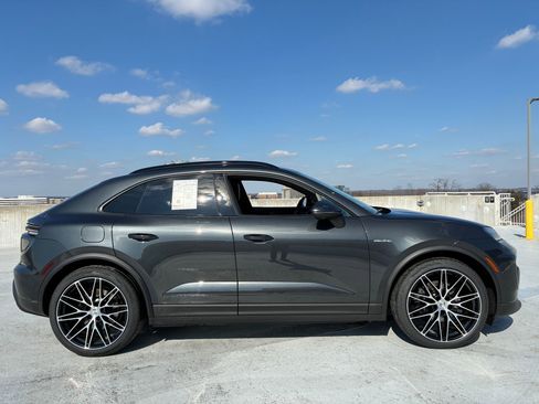 New 2026 Porsche Macan 4 Electric AWD/4WD image 8