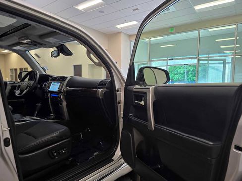 Used 2022 Toyota 4Runner Limited AWD/4WD image 29