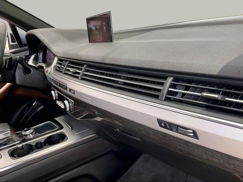 Used 2018 Audi Q7 2.0T Premium Plus w/ Premium Plus Package AWD/4WD image 19