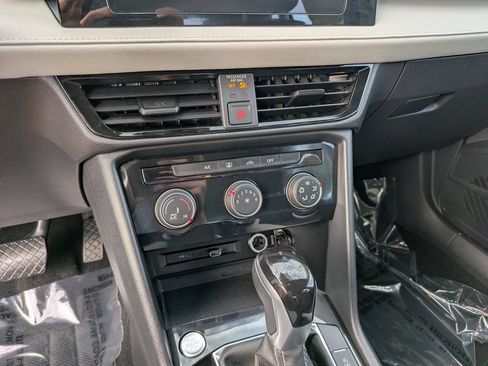 Certified 2025 Volkswagen Taos S FWD image 20