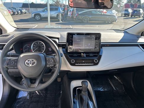Used 2022 Toyota Corolla LE image 17