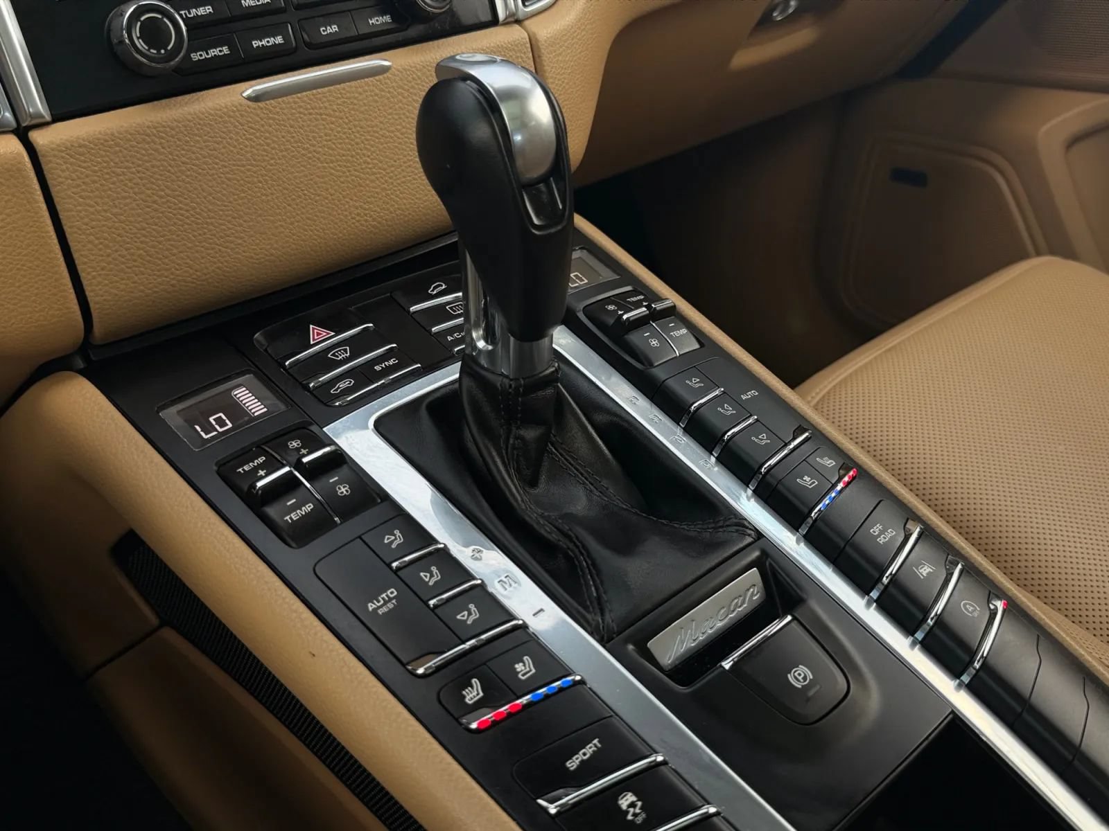 Used 2017 Porsche Macan AWD/4WD image 35