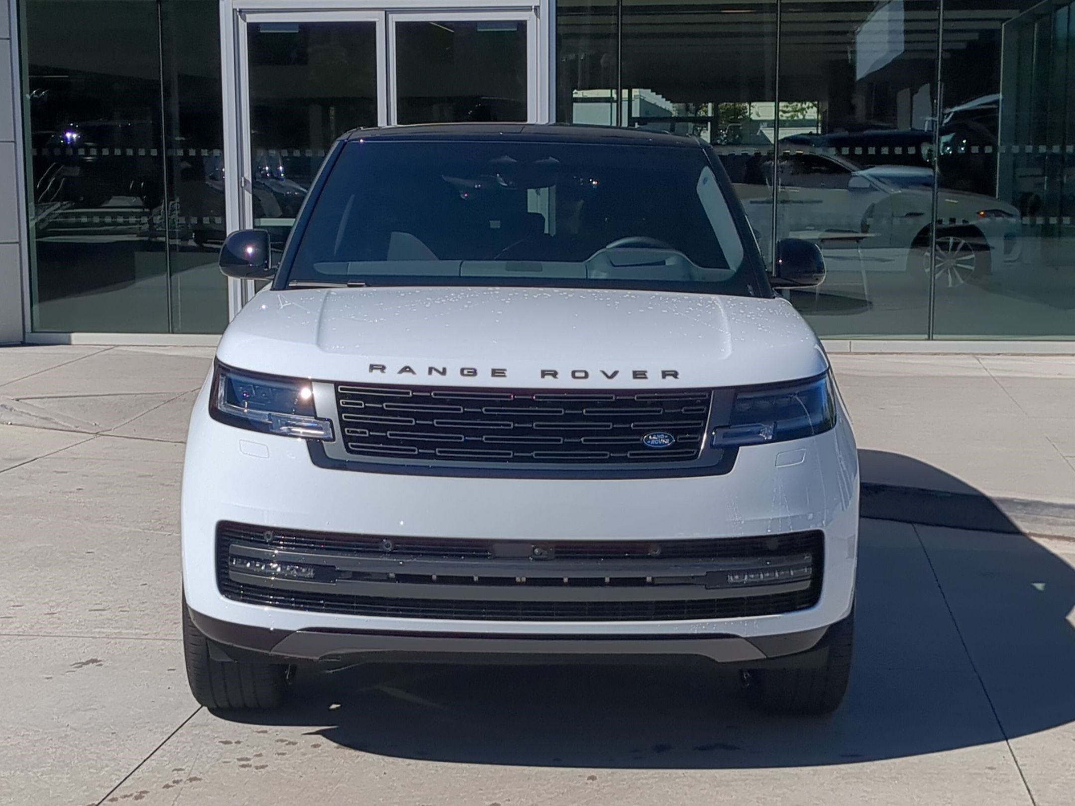 New 2027 Land Rover Range Rover Long Wheelbase SE AWD/4WD image 2