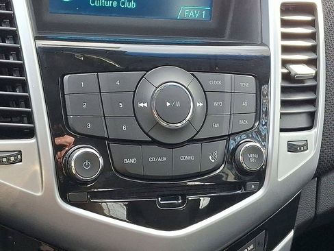 Used 2014 Chevrolet Cruze LT image 30