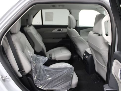 New 2026 Ford Explorer Active w/ Active Comfort Package AWD/4WD image 32