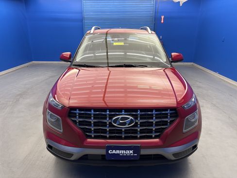 Used 2022 Hyundai Venue Limited FWD image 3