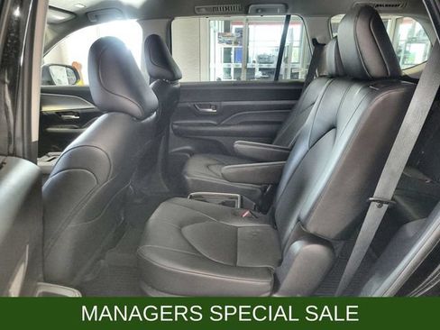 Used 2025 Toyota Grand Highlander AWD image 22
