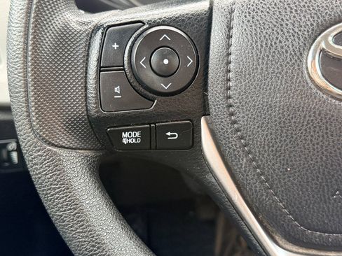 Used 2015 Toyota Corolla LE FWD image 32