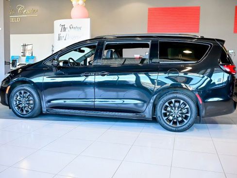 Used 2021 Chrysler Pacifica Touring-L w/ S Appearance Package image 8