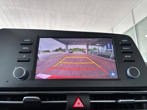 Used 2023 Hyundai Elantra SEL w/ Preferred Accessory Package FWD image 19