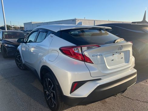 Used 2021 Toyota C-HR XLE image 6