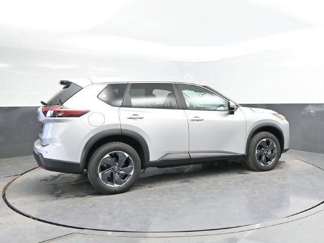 Used 2024 Nissan Rogue SV FWD image 2