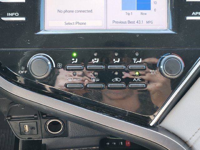 Used 2018 Toyota Camry LE w/ Convenience Package FWD image 16