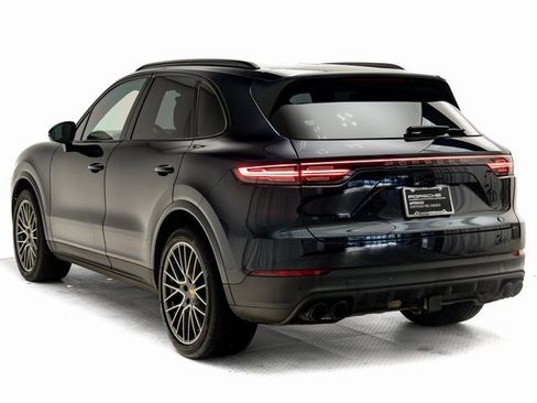 Used 2023 Porsche Cayenne Platinum Edition image 3