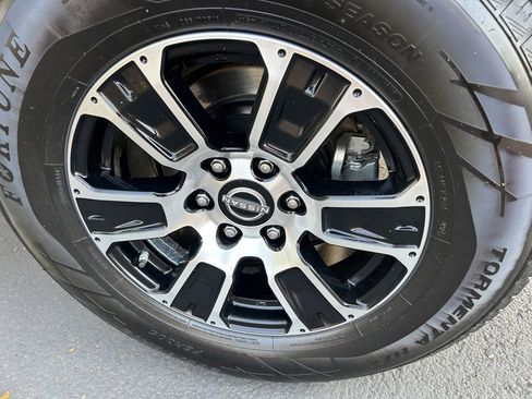 Used 2023 Nissan Titan SV image 12