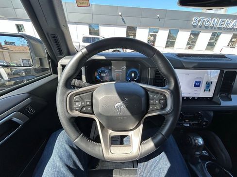 Used 2025 Ford Bronco Badlands AWD/4WD image 14