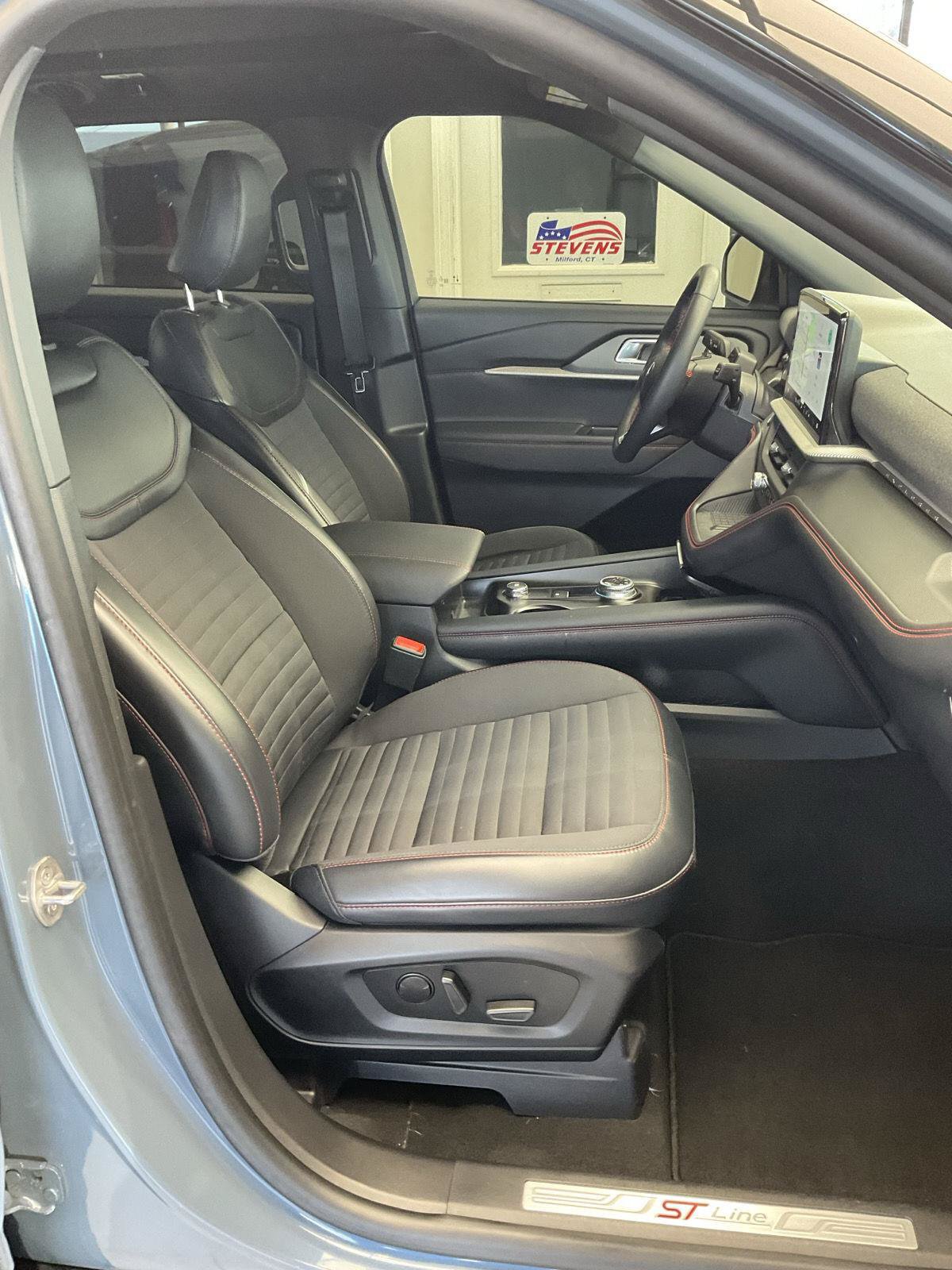 Used 2025 Ford Explorer ST-Line w/ Premium Package AWD/4WD image 12